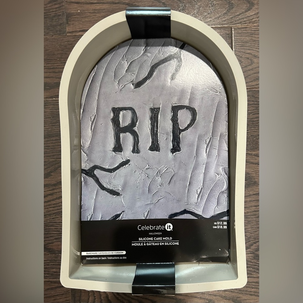 Celebrate It Halloween Silicone Cake Mold NWT